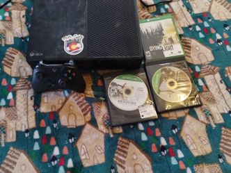Xbox one with controller and 3 games and works