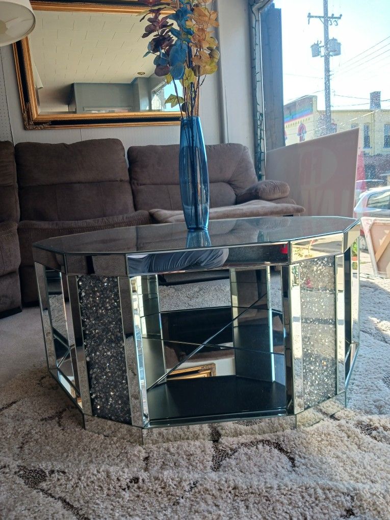 Old Town Furnitures Beautiful Mirrored Tables