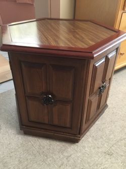 Wood Corner/end table