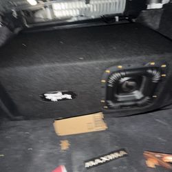 Kicker L7X 10” 1Ohm W/ Custom Box