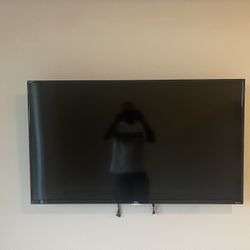 TCL ROKU TV 42 Inches With Wall Mount $80