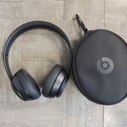 Beats Solo3 Wireless On-Ear Headphones - Apple W1 Headphone Chip, Class 1 Bluetooth, 40 Hours of Listening Time, Built-in Microphone - Black
