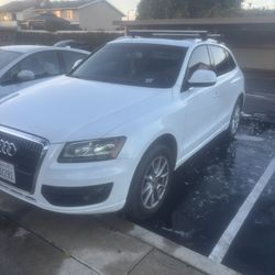 2010 Audi Q5 Premium Quattro Premium
