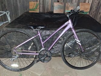 Fuji absolute womens bike asking 100 r best offer. Has disc brakes