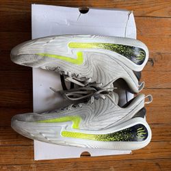 Curry White Yellow Black Lace-Up Basketball Sneakers Low Top Athletic Shoes