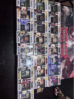 Marvel funko pops/ civil war poster/ groot lego / black panther gauntlet