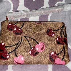 CHERRY COACH SMALL WRISTLET