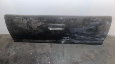 Toyota Tacoma tailgate