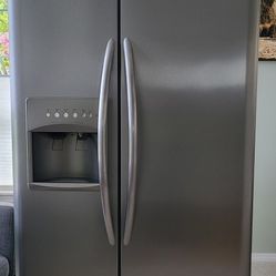 Refrigerator 