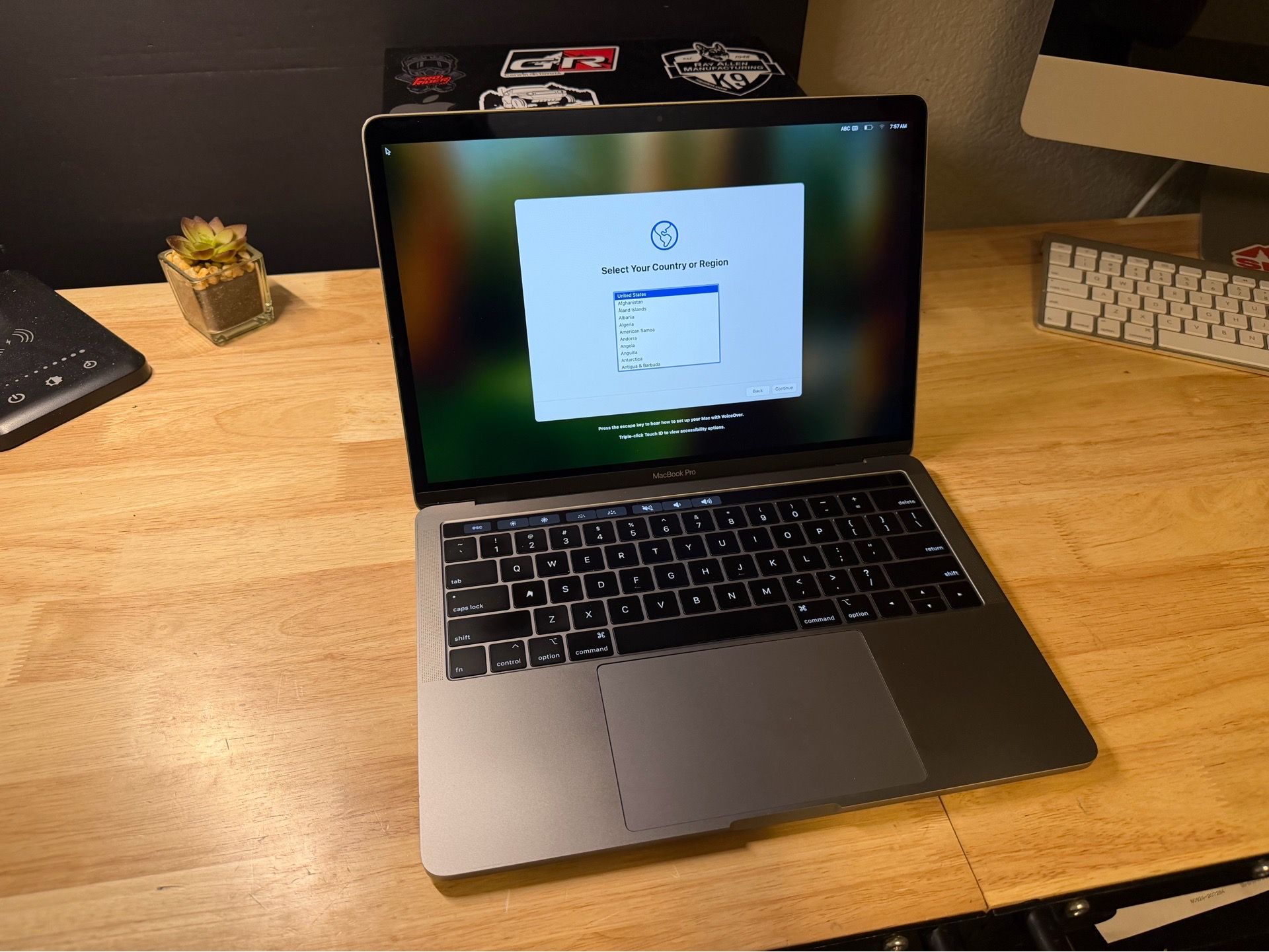 13” Apple MacBook Pro A1989