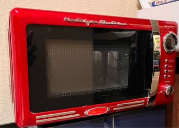 Nostalgia Electrics 0.7 cu ft Microwave Oven