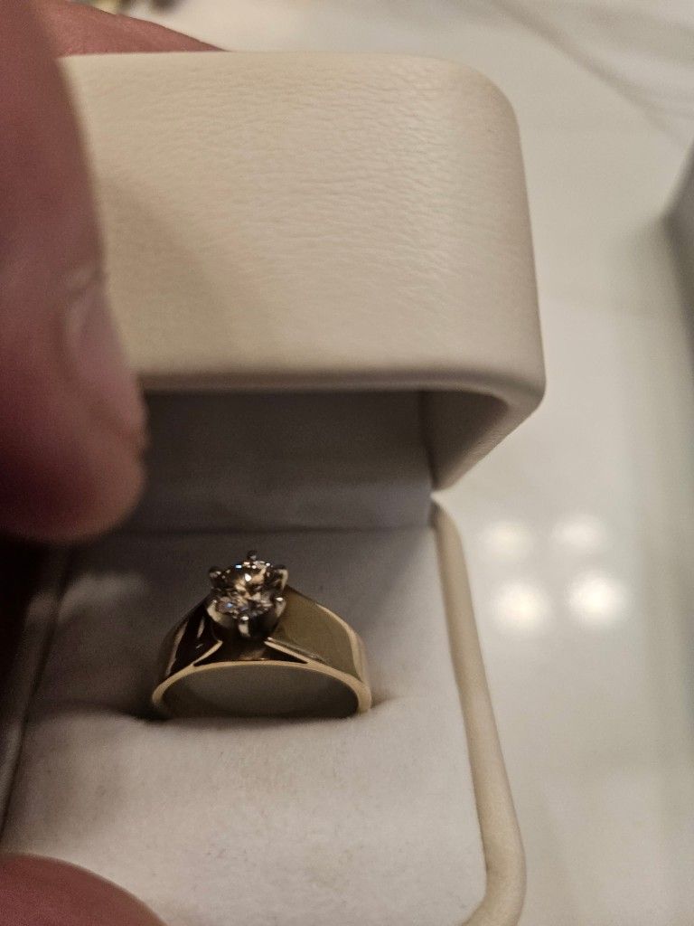 Ladys Ring