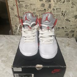 Jordan 5 Fire Red 