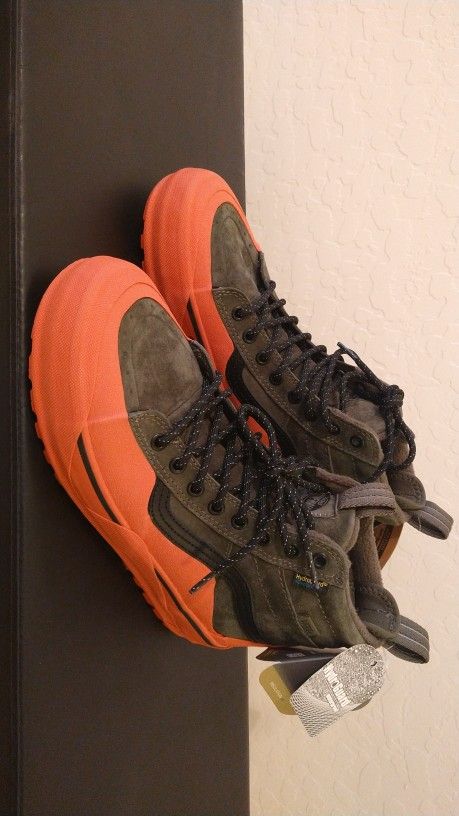 Men's VANS SK8-HI DIP MTE-2 Boot Size 8.5 NEW