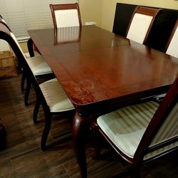 Haverty's Dining Room Table