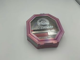 Paris Hilton Kisses & Lashes  Plumping Lip Gloss