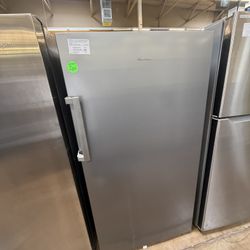 Hisense upright freezer