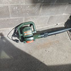 Black And DECKER LEAF BLOWER.