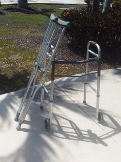 WALKER & ALUMINUN CRUTHES ADJUSTABLE