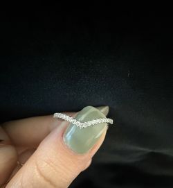 14kt white gold diamond ring (band) .11ct tw size 5-7 with 25 diamonds 