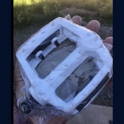 White New Pedals 1/2