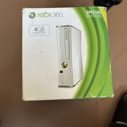 XBOX 360 - 4GB Memory - Special Edition