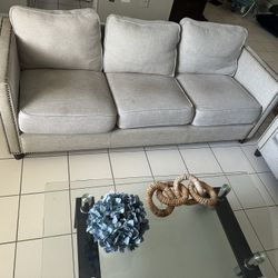 Gris Con Cojines y Mesa De Vidrio 