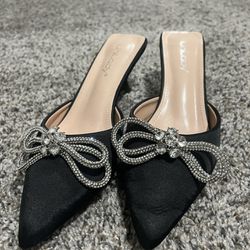 Size 6 Sparkle Bow Kitten Heel