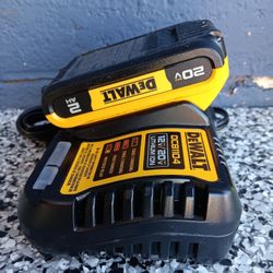 BATTERY AND CHARGER DEWALT 
