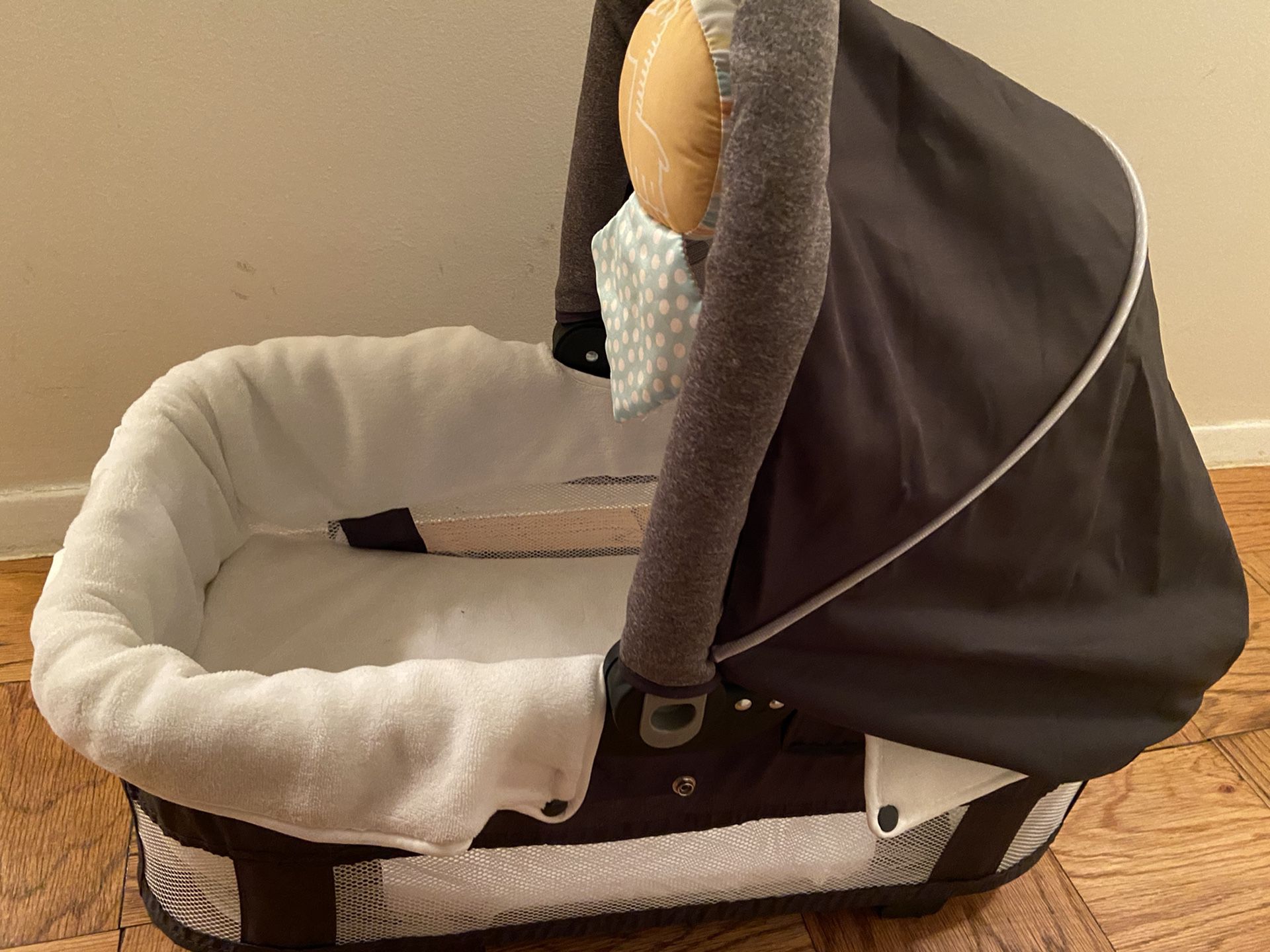 Baby Bassinet. Good condition