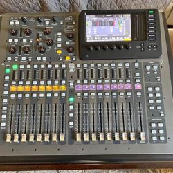 Behringer-X32 Compact 