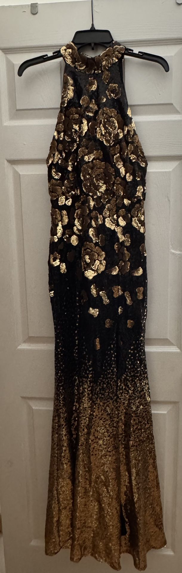 Elegant Black & Gold Sequin Evening Gown – Brand New, Never Worn