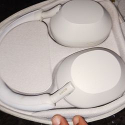 Wireless Sony Noise Canceling Headphones