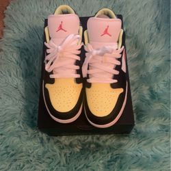 Jordan 1 Low SIZE 6.5Y 