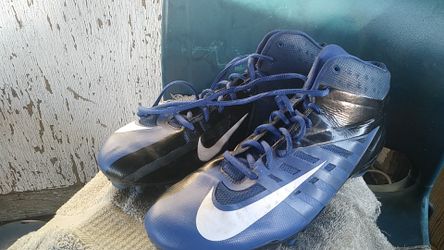 Mens Nike blue cleats get a size 12