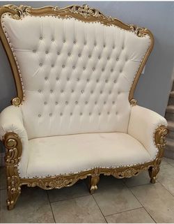Sweetheart thrown chair