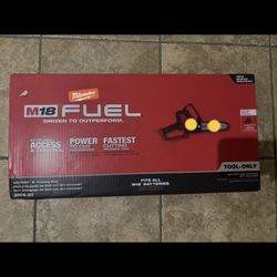 Milwaukee 18v  8 in. HATCHET Pruning Saw (Tool-Only)