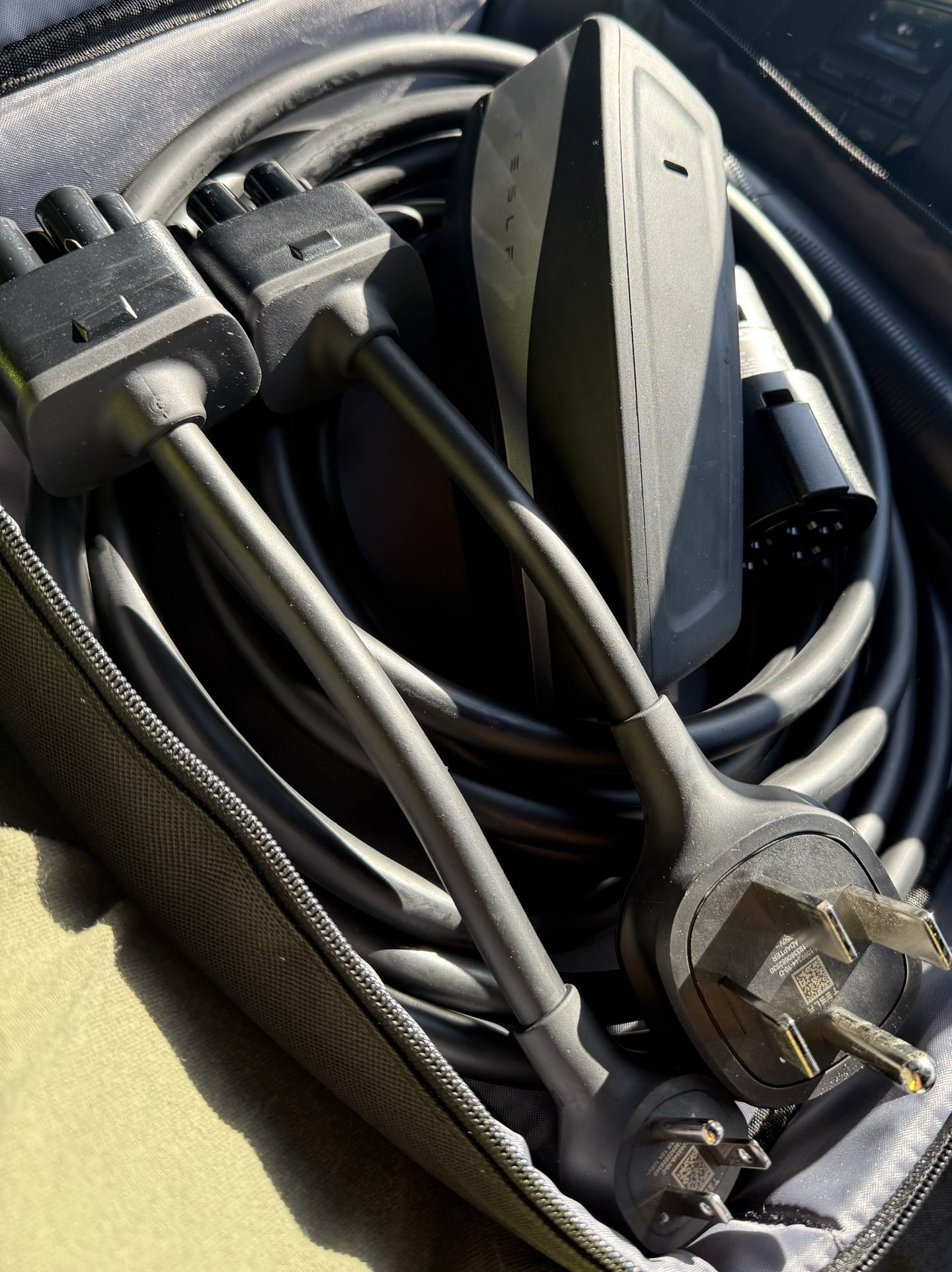 GEN 2 TESLA MOBILE CHARGER 110v & 240v Adapters