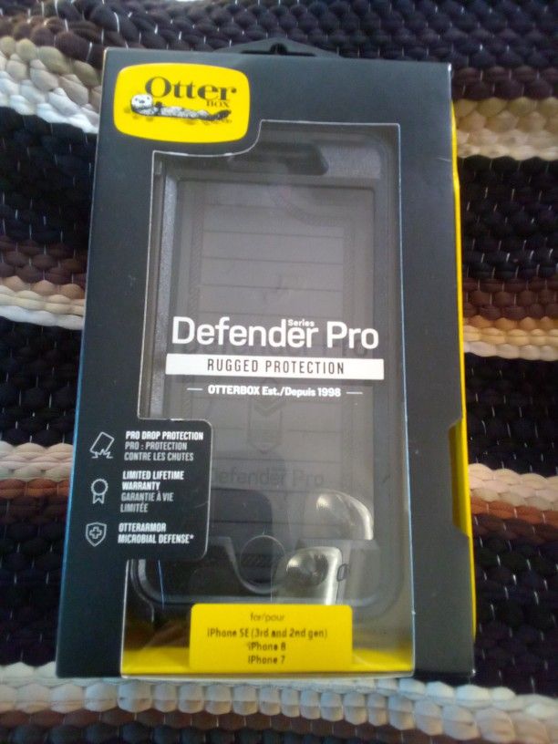 OtterBox iPhone SE Defender Pro Case
