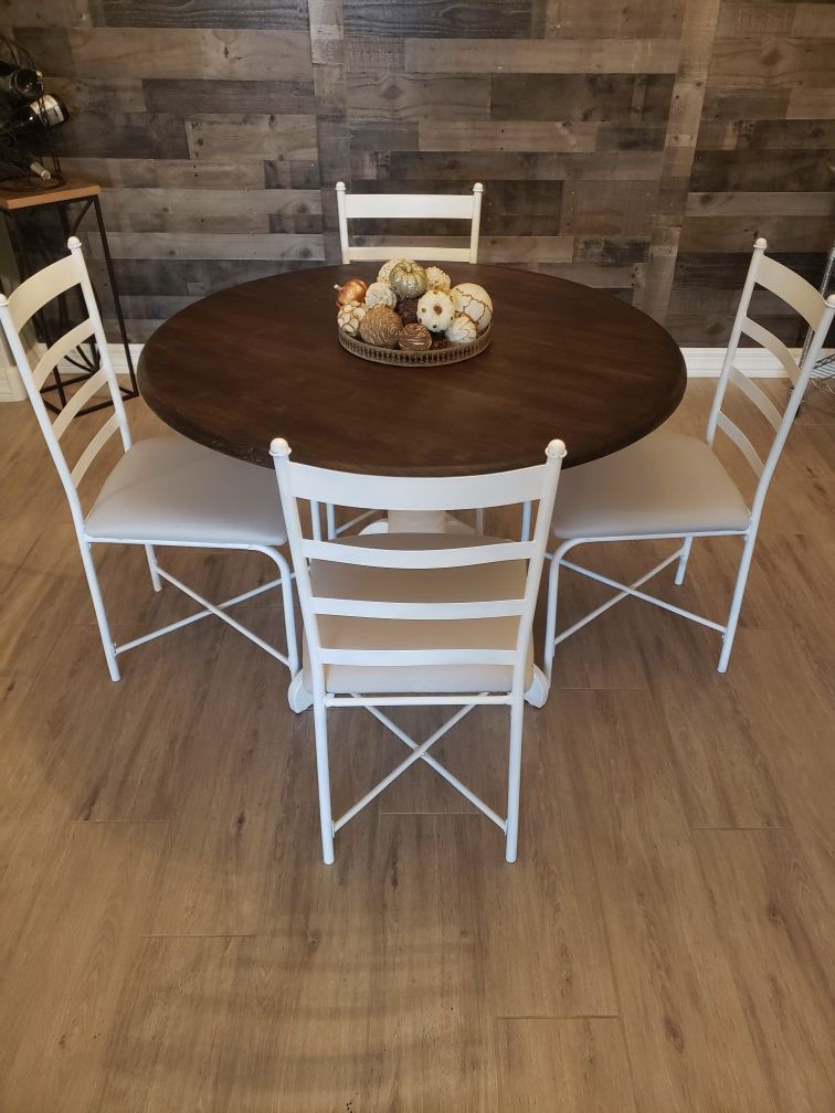 Cute Farmhouse Table