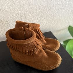 minnetonka fringe boots toddler size 8