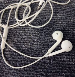 Apple EarPods Wired Headphones 3.5mm Headset with Mic