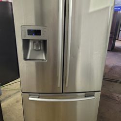 Refrigerator Samsung In Good Condition Free Delivery And Installation Included 