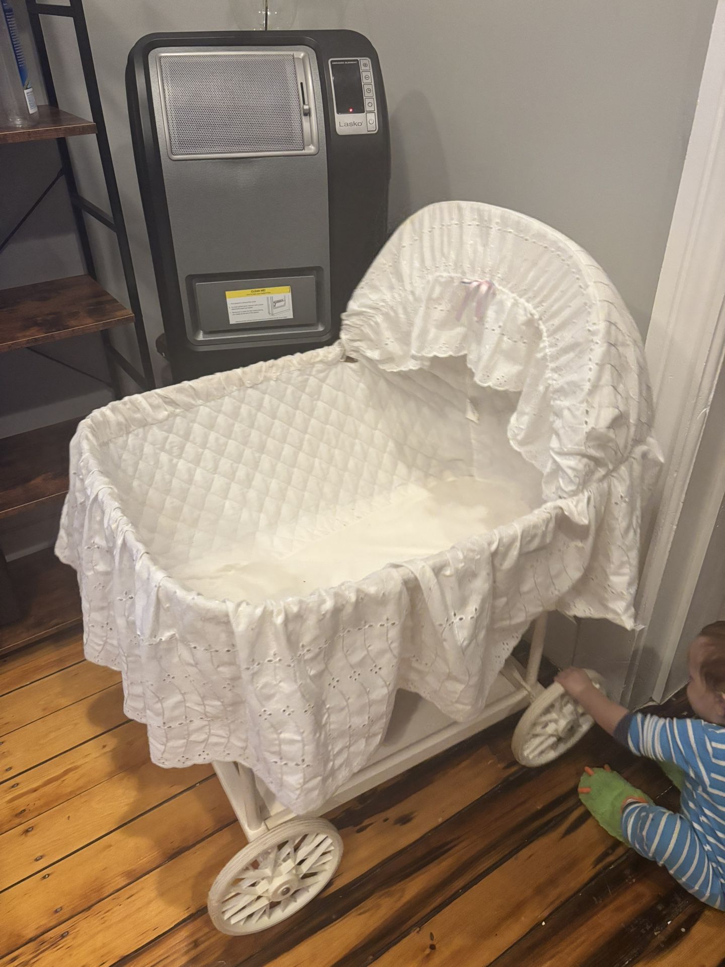 Vintage Baby Bassinet