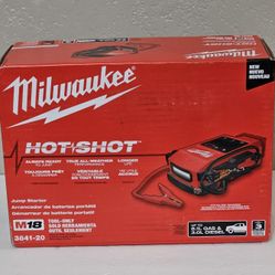 Milwaukee M18 18V Lithium-Ion Cordless 2000 Peak Amp HOTSHOT Jump Starter (Tool-Only) Brand New 