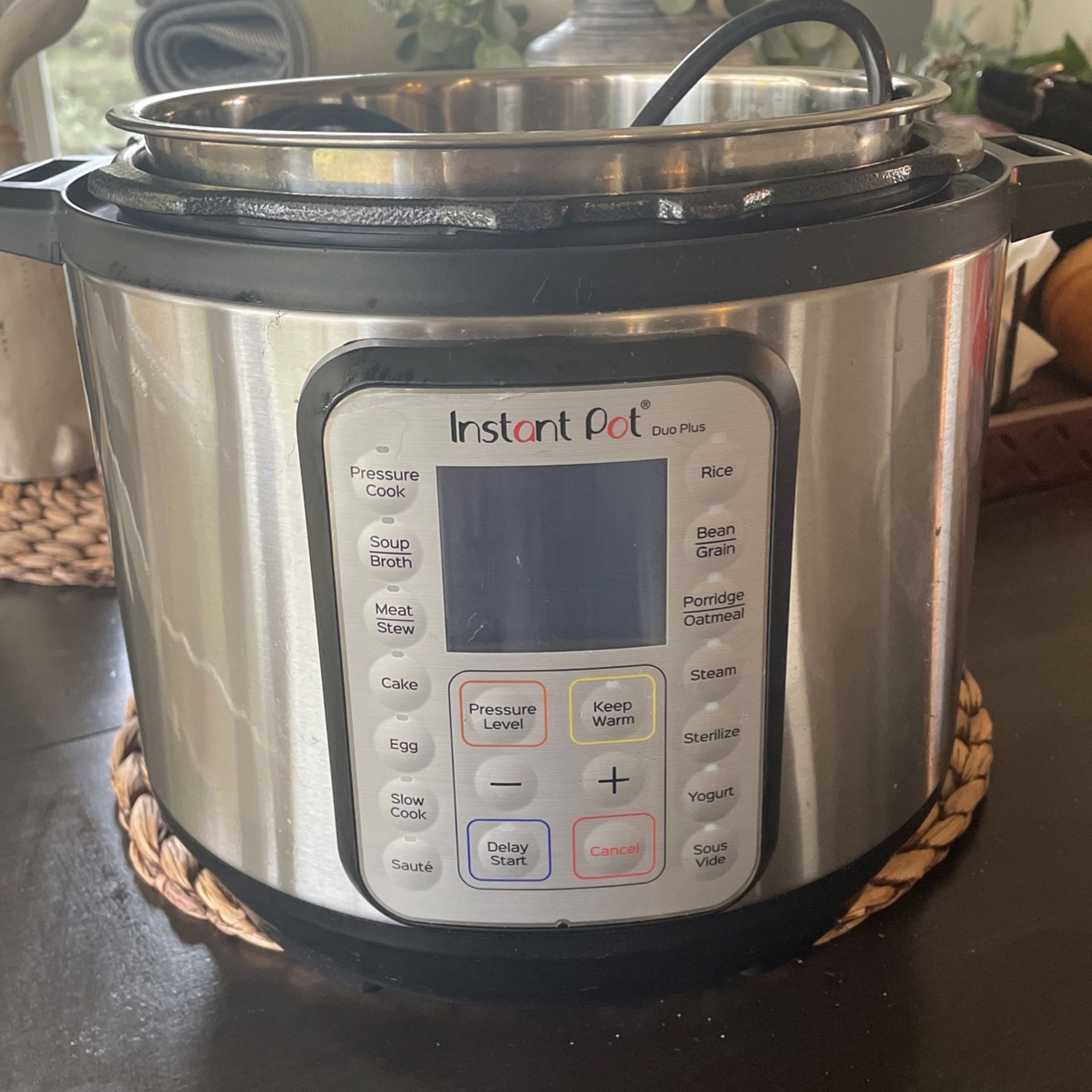 VERY SLIGHTLY USED INSTA POT