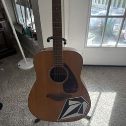 Yamaha Acoustic Guitar
