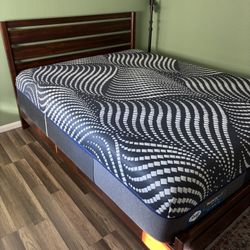 Wood Frame Queen Bed With Nice Mattress