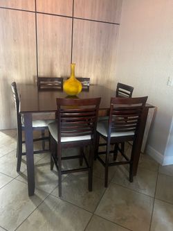 Dining Set/ Juego de Comedor