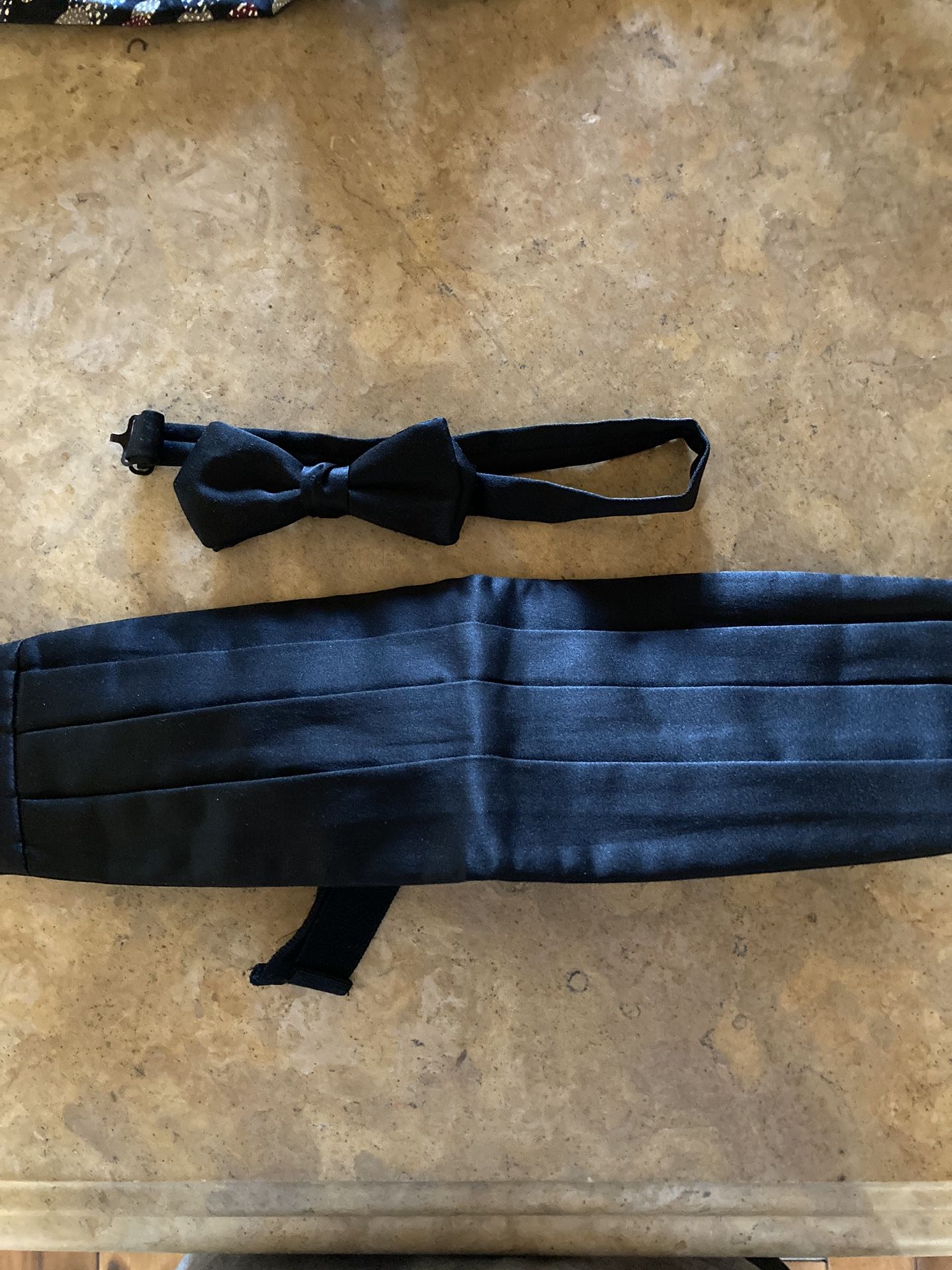 Cumber bun and bow tie For Tux